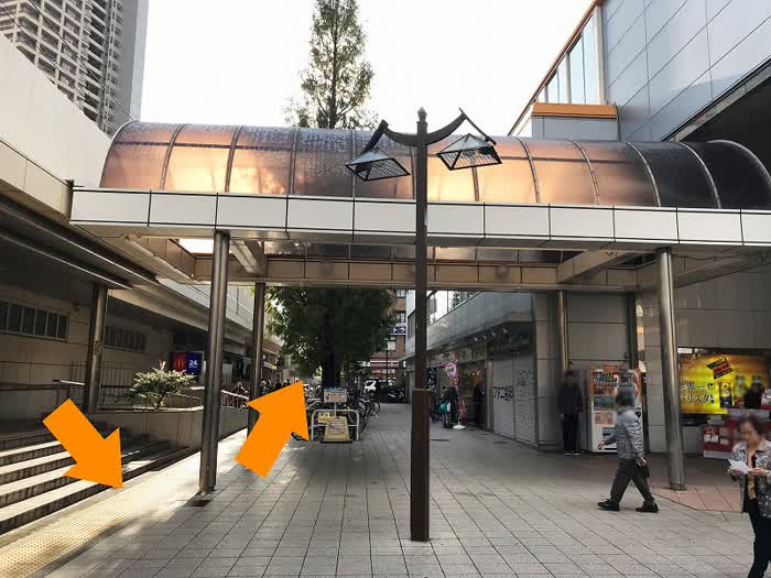 車道まで直進